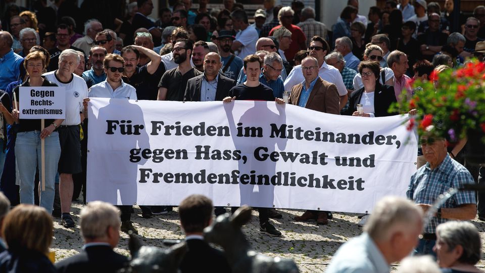 Mahnwache in Wolfhagen anlässlich des Mordes am Kasseler Regierungspräsidenten Walter Lübcke Mahnwache in Wolfhagen anlässlich des Mordes am Kasseler Regierungspräsidenten Walter Lübcke