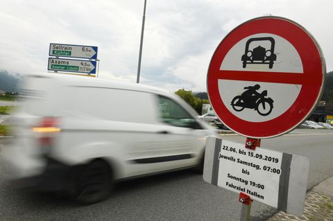 Bundesstraßen entlang der Inntal- und Brennerautobahn für den Umgehungsverkehr gesperrt