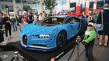 Im Ring Boulevard stand ein Bugatti Chiron - im Maßstab 1:1 aus über eine Million Lego-Technic-Elementen gebaut. Das sportliche Modell kann mit bis zu 20 Kilometer Geschwindigkeit mit eigenem Motor bewegt werden.
