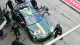 Während des Rennens: Fahrerwechsel vor Box Nr. 29 in der Pit Lane. Aston Martin Vantage AMR GT4  Nr. 36.