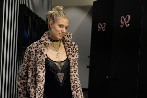 Larissa Marolt im Leoparden-Look: Das Outfit mochte nicht jeder.