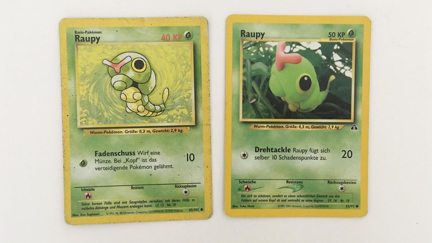 Foto von zwei Karten: links das "normale" Raupy, rechts eine spezielle Illustration