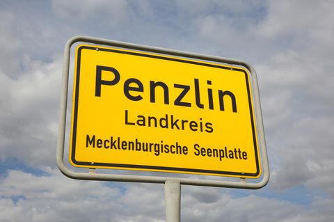 Das Ortsschild von Penzlin in Mecklenburg-Vorpommern