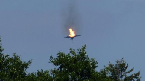 Ein Eurofighter-Jet der Bundeswehr stürzt brennend in den Wald