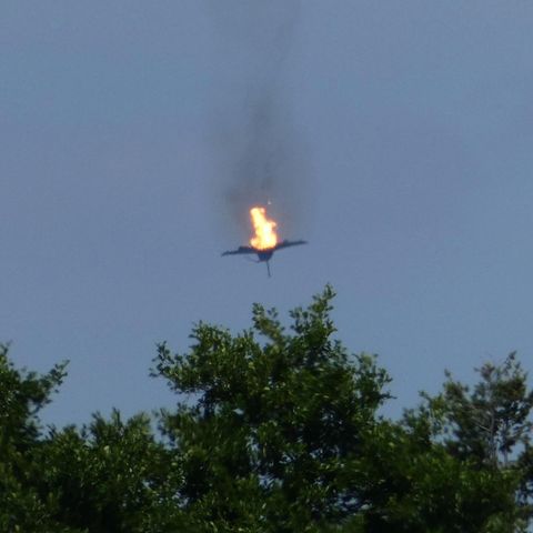Ein Eurofighter-Jet der Bundeswehr stürzt brennend in den Wald