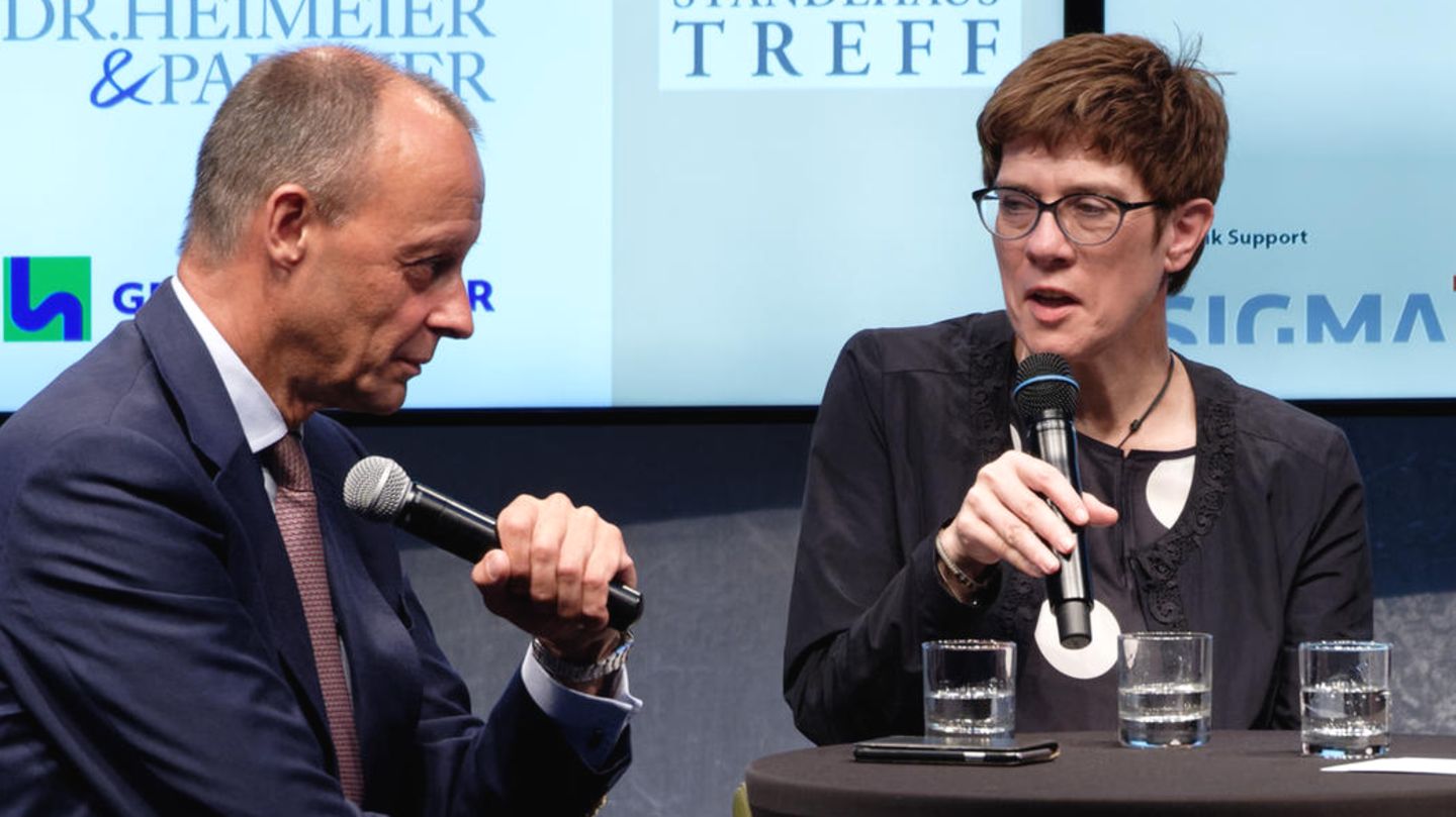 CDU-Chefin Annegret Kramp-Karrrenbauer und Friedrich Merz beim Ständehaustreff der "Rheinischen Post"
