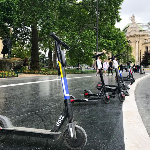 20.000 Scooter warten in Paris auf einen Kunden.