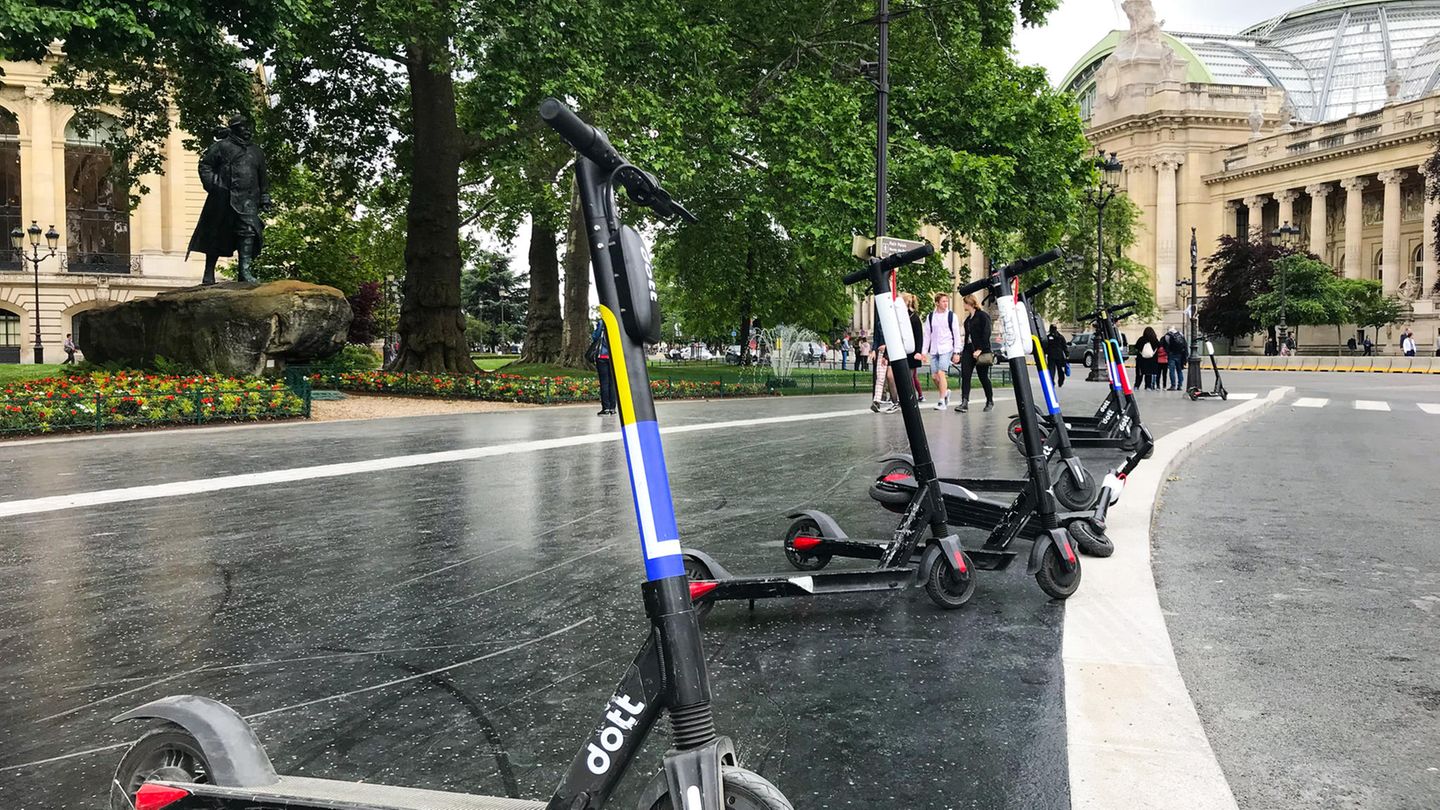 20.000 Scooter warten in Paris auf einen Kunden.