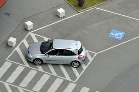 Ein Bild, das sich in Stuttgart häufig bietet: Falschparker