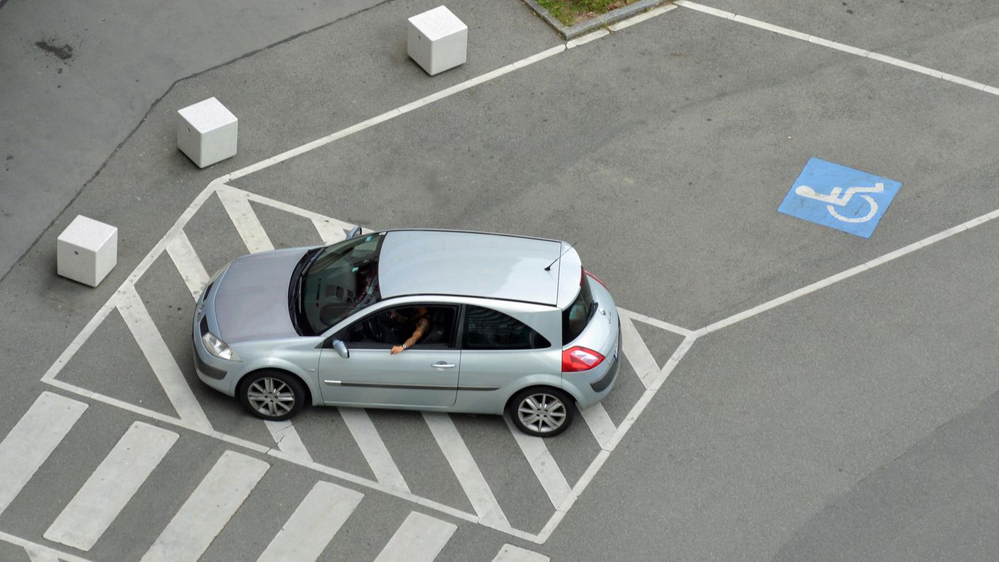 Ein Bild, das sich in Stuttgart häufig bietet: Falschparker