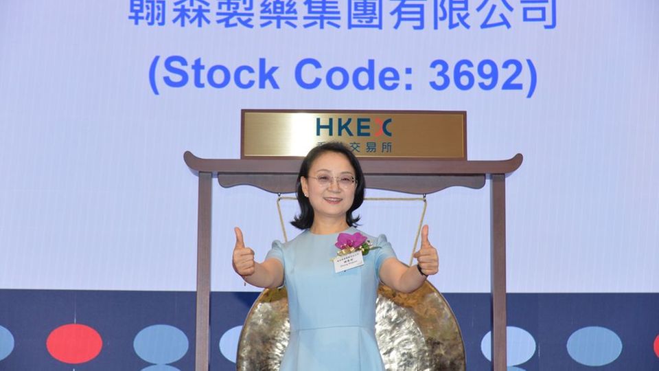 Power-Paar: Zhong Huijuan feiert den Börsengang. Zhong Huijuan feiert den Börsengang.
