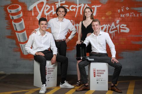 Die Sieger des Deutschen Gründerpreis für Schüler 2019: Das Team Luvaq von der Internatsschule Schloss Hansenberg in Hessen. Von links: Nikolai Kowalski, Philipp Brandes, Malin Zeittler und Timo Samson