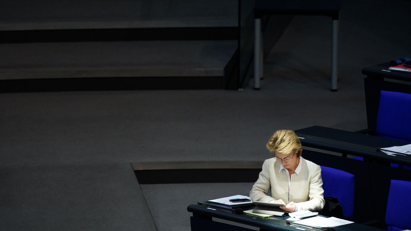 Bundesverteidigungsministerin Ursula von der Leyen ist durch die Berateraffäre erheblich unter Druck geraten