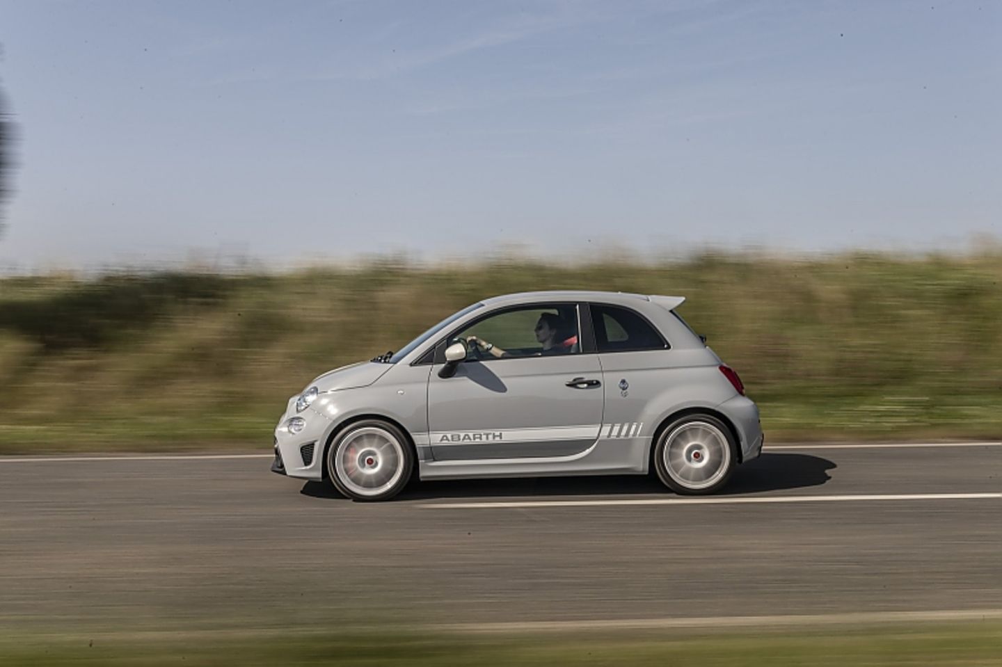 Der Durchschnittsverbrauch beläuft sich auf 6,8 l/100 km