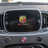 Der sieben Zoll Bildschirm ist die Infotainment Zentrale