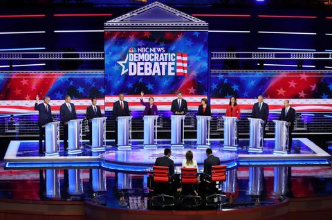 US-Wahl 2020: Zehn demokratische Bewerber stellten in einem ersten TV-Duell ihre grundsätzlichen Positionen vor