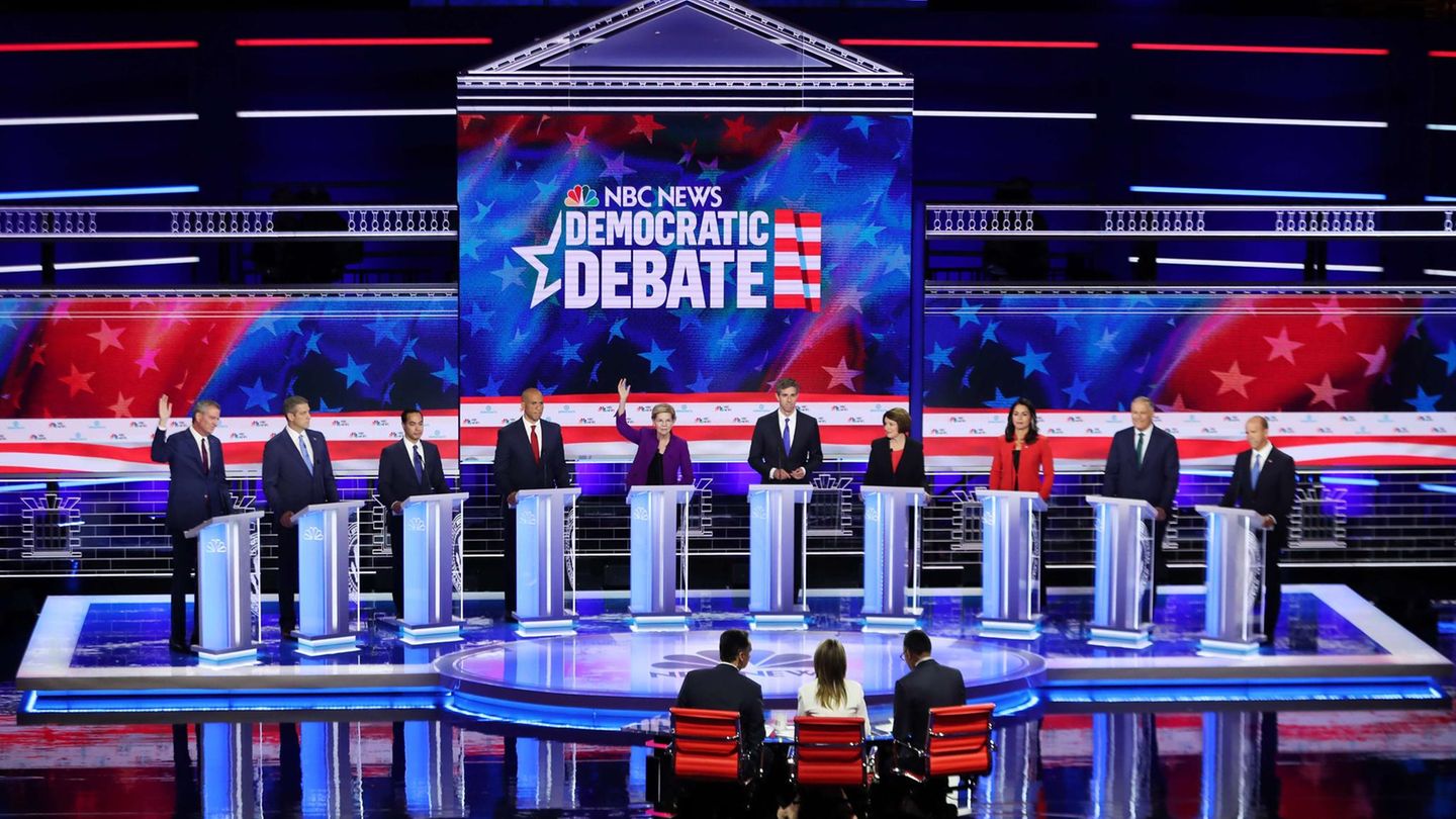 US-Wahl 2020: Zehn demokratische Bewerber stellten in einem ersten TV-Duell ihre grundsätzlichen Positionen vor
