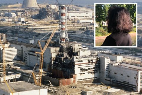 Auf der linken Seite ist der zerstörte Reaktor zu sehen, rechts ist Rita von hinten zu sehen