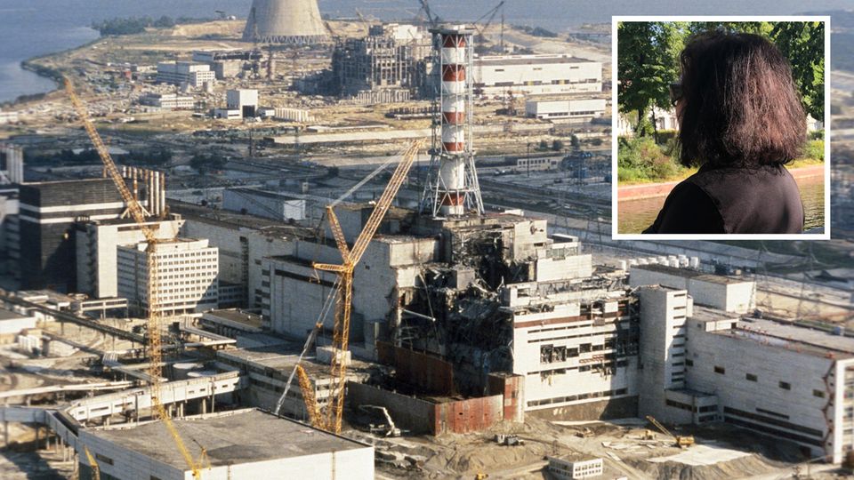 Auf der linken Seite ist der zerstörte Reaktor zu sehen, rechts ist Rita von hinten zu sehen
