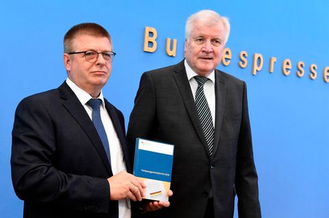 Verfassungsschutzpräsident Thomas Haldenwang (li.) und Bundesinnenminister Horst Seehofer (CSU)