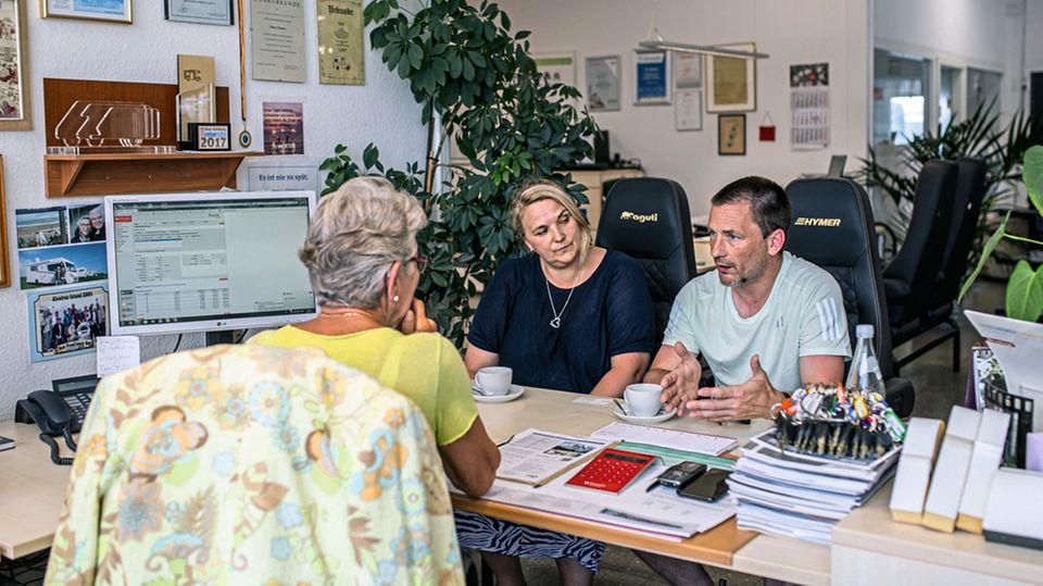 Die Wauers kaufen ein Wohnmobil bei Maria Dhonau