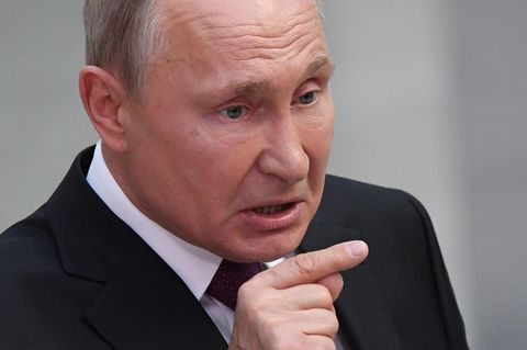 Wladimir Putin hat bei einem Interview erneut deutlich gemacht, was er von Angela Merkels Flüchtlingspolitik hält: nichts. 