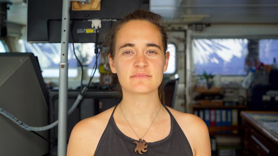 Carola Rackete an Bord ihres Rettungsschiffs Carola Rackete an Bord ihres Rettungsschiffs