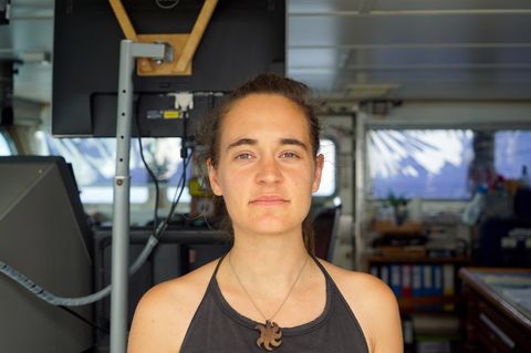 Carola Rackete an Bord ihres Rettungsschiffs