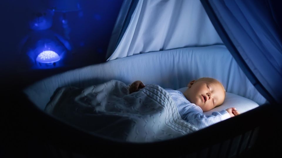 Mit der richtigen Einschlafhilfe können Babys besser schlafen