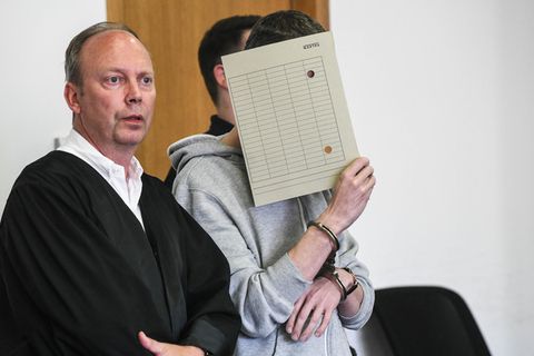 Silvio S. und sein Anwalt vor Gericht
