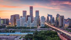 Platz 8: Beijing, China  Alleine der Wohnraum ist in Chinas Metropole in den letzten Jahren explodiert. Während die Kosten für Dienstleistungen relativ gering sind, zahlt man für eine Wohnung in der Stadt häufig mehr als in Deutschland.