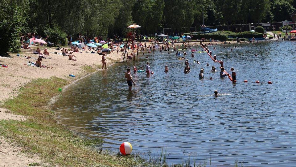 "Heutzutage können ja immer weniger Kinder wirklich gut schwimmen", sagt Bademeister Ebert (nicht im Bild)
