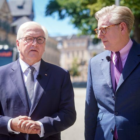 Bundespräsident Frank-Walter Steinmeier und "Berlin direkt"-Moderator Theo Koll