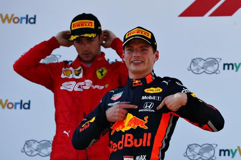 Charles Leclerc und Max Verstappen bei der Siegerehrung in Österreich