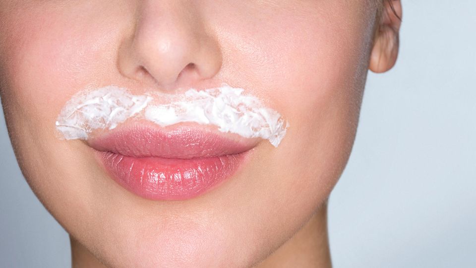 Es gibt verschiedene Möglichkeiten, einen Damenbart zu entfernen