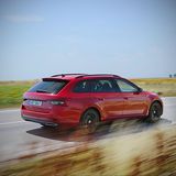 Der Skoda Superb Combi ist mit 4,862 Metern Länge um 0,7 Millimeter kürzer als die Limousine