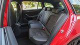 Hinten bietet der Skoda Superb Combi viel Platz