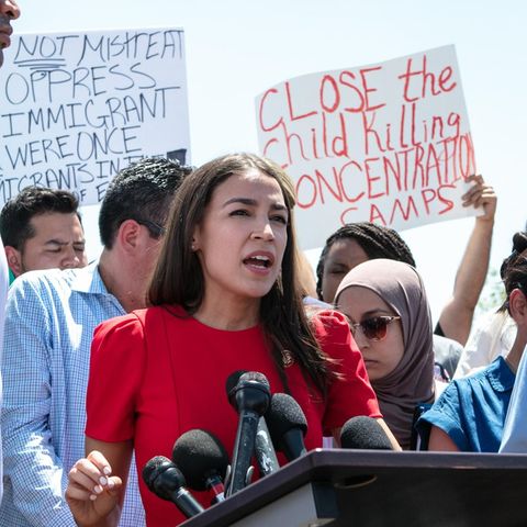US-Demokration Alexandria Ocasio-Cortez während eines Statements im US-Flüchtlingslager in Clint, Texas
