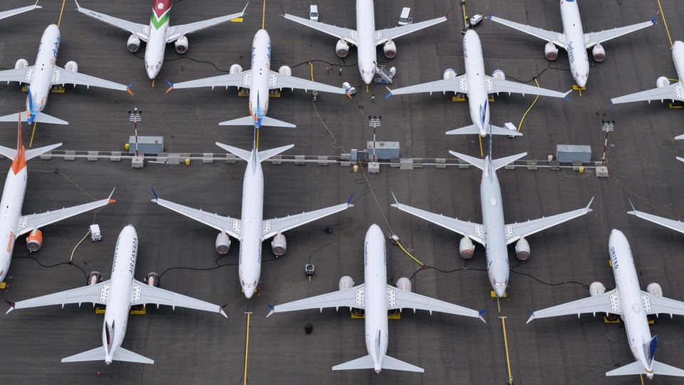 Vom Flugverbot betroffen: Die bei Seattle produzierten Flugzeuge vom Typ Boeing 737 MAX stehen auf Parkplätzen und dürfen nicht ausgeliefert werden.