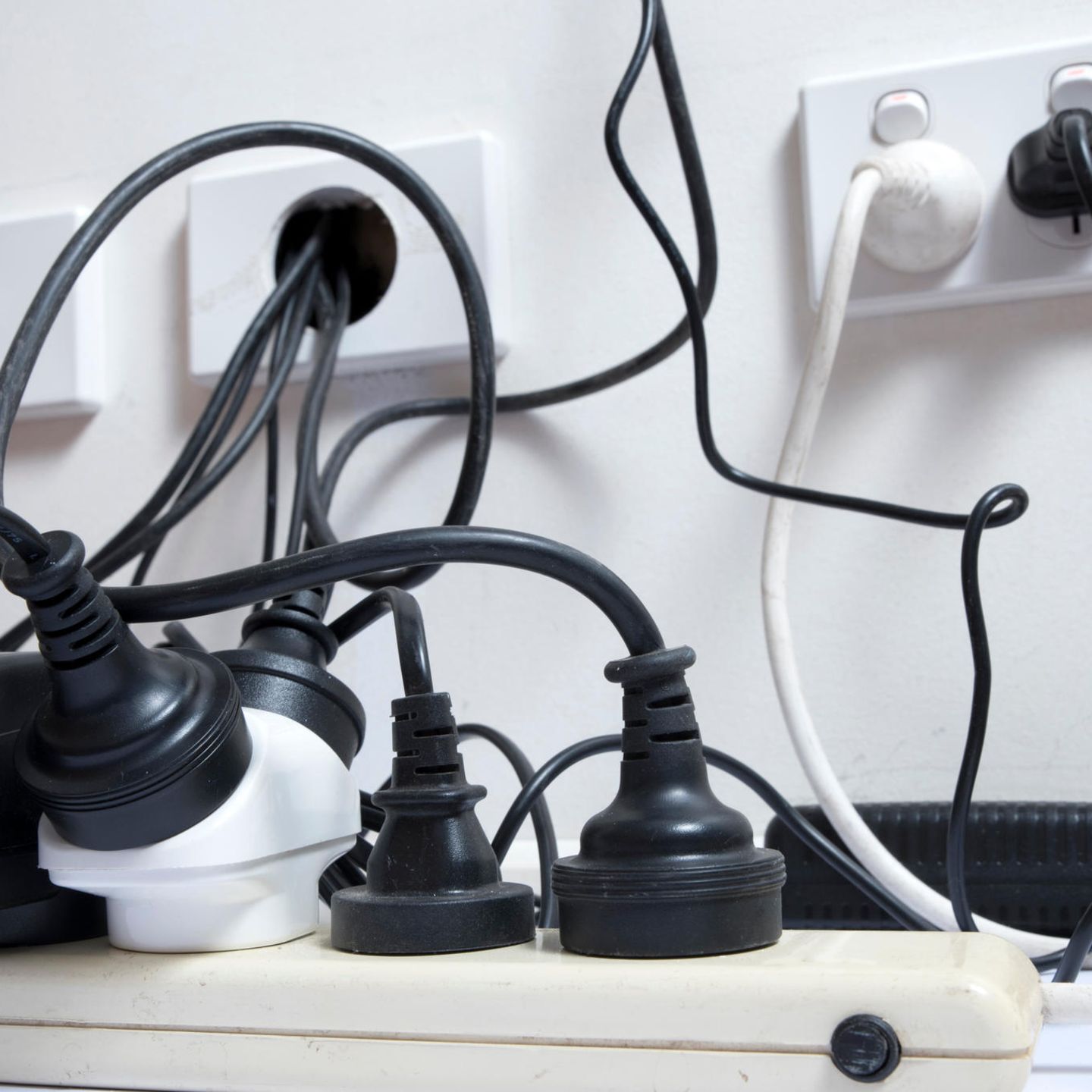 Die Kabel verstecken für mehr Ordnung