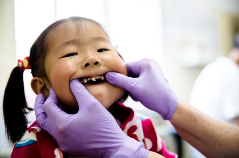 Zucker in der Mongolei: Diese Fünfjährige hat schwere Karies