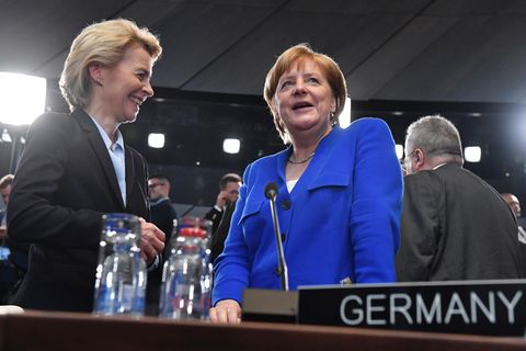 Ursula von der Leyen (l.) und Angela Merkel im vergangenen Jahr beim Nato-Gipfel in Brüssel