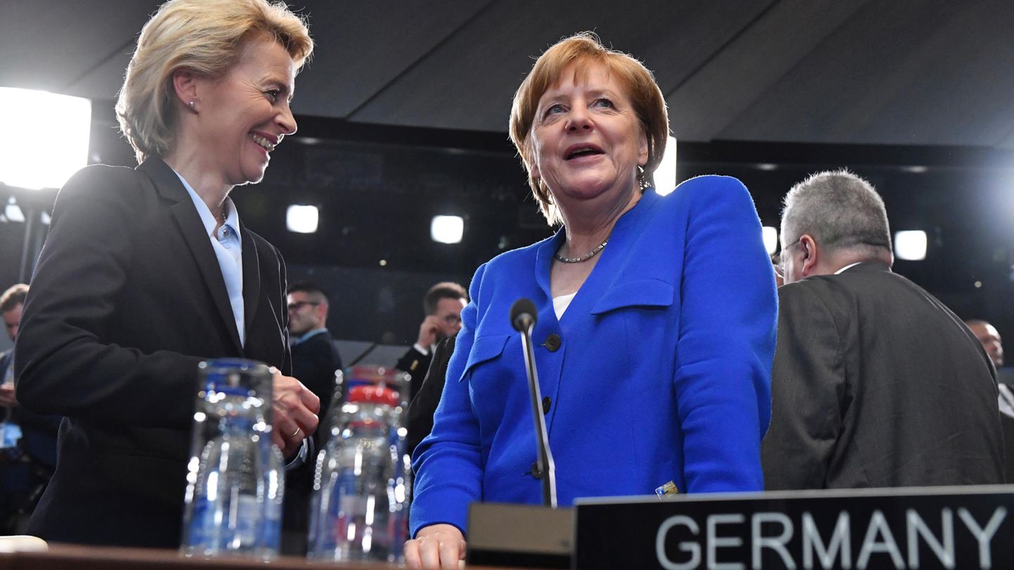 Ursula von der Leyen (l.) und Angela Merkel im vergangenen Jahr beim Nato-Gipfel in Brüssel