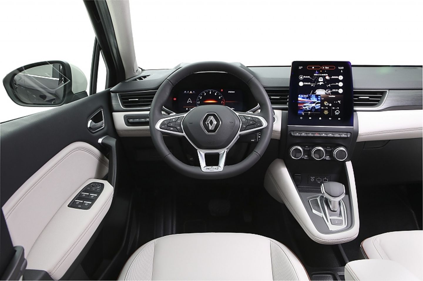 Das Cockpit gleicht dem des Renault Clio
