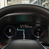 Das zehn Zoll große Cockpit hat digitale Instrumente