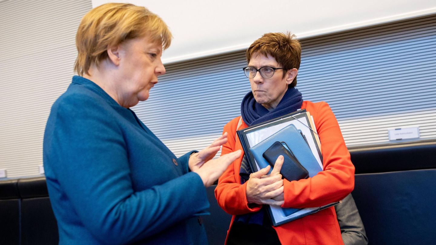 CDU-Parteichefin Annegret Kramp-Karrenbauer und Bundeskanzlerin Angela Merkel