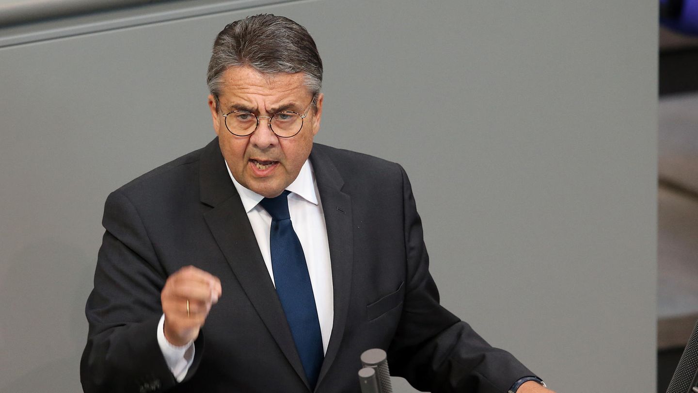 Ex-SPD-Chef Sigmar Gabriel spricht im Deutschen Bundestag