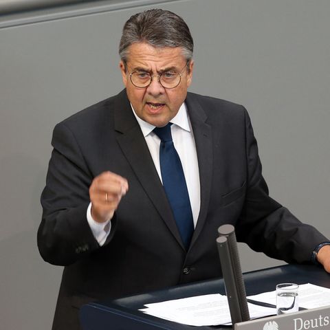 Ex-SPD-Chef Sigmar Gabriel spricht im Deutschen Bundestag