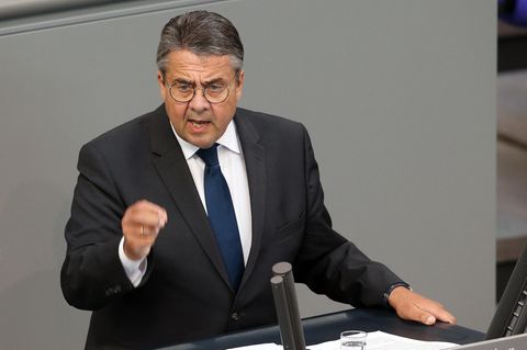 Ex-SPD-Chef Sigmar Gabriel spricht im Deutschen Bundestag
