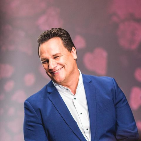 Guido Maria Kretschmer zeigt mit seiner Kollektion auf der Fashion Week in Berlin, dass Auffallen im Herbst und Winter voll im Trend liegt. 